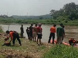 Evakuasi Dramatis 5 Pencari Rumput Terjebak Banjir di Delta Sungai Progo