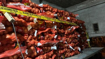 Berton-ton Bawang dan Cabai Impor Ilegal Dijegal Polri di Kalbar