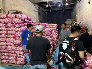 Bareskrim Buru Pemasok 23 Ton Bawang-Cabai Selundupan di Pontianak
