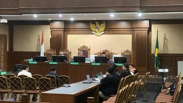 Terdakwa Kasus Korupsi Menunjukkan Emosi di Pengadilan