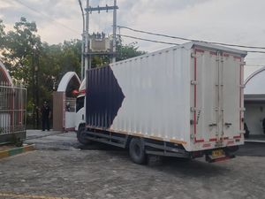 Usut Kasus Dugaan Korupsi Layanan Kapal, Kejati Riau Sita 1 Truk Dokumen