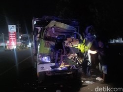 Truk Bata Ringan Tabrak Tronton di Probolinggo, 2 Kernet Meninggal