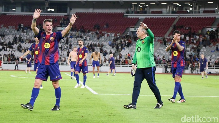 Pertandingan Clash of Legends 2026 menghadirkan duel antara Barcelona Legends dan DRX World Legends di Stadion Utama Gelora Bung Karno, Jakarta, Sabtu (18/4/2026).