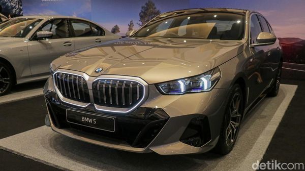 BMW Hadirkan 80 Mobil dan Motor Ikoniknya di JIExpo