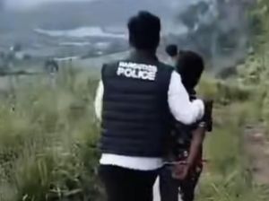 Video Detik-detik Polisi Gerebek Ladang Ganja di Hutan Lindung Karo, Sumut