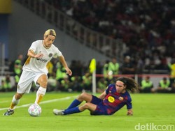 Pertandingan Barcelona Legends melawan DRX World Legends berlangsung di Stadion Utama Gelora Bung Karno, Jakarta, Sabtu (18/4/2026) malam.