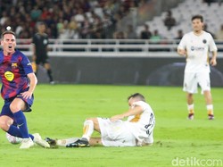 Semula pertandingan direncanakan mempertemukan Barcelona Legends dengan Real Madrid Leyenda.