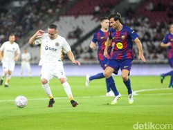 Namun, format laga berubah dengan hadirnya DRX World Legends sebagai lawan Barcelona.