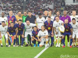 Tim DRX World Legends diperkuat sejumlah nama besar seperti Ronaldo Nazario, Alessandro Del Piero, Fabio Cannavaro, Franck Ribery, Claude Makelele, dan David Silva.