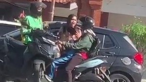 Viral Ibu Muda Maki Emak-emak hingga Toyor Kepala Anak di Mojokerto