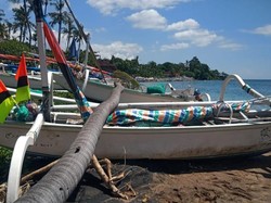 Angin Kencang Tumbangkan Pohon Kelapa, 2 Jukung di Karangasem Rusak