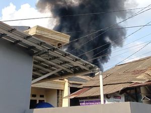 Lapak Pedagang di Jagakarsa Kebakaran, 7 Unit Damkar Dikerahkan