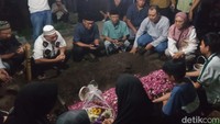 Diwarnai Isak Tangis, Jenazah Korban Heli PK-CFX Jatuh Asal Klaten Dimakamkan