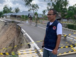 Jalan di Pulubala Gorontalo Amblas Akibat Longsor, Lalin Terhambat
