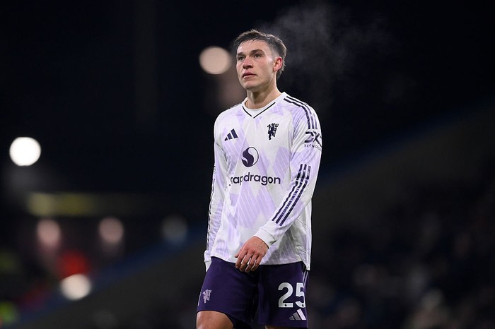 BURNLEY, ENGLAND - JANUARY 07: Manuel Ugarte of Manchester United during the Premier League match between Burnley and Manchester United at Turf Moor on January 07, 2026 in Burnley, England. (Photo by Ben Roberts - Danehouse/Getty Images)