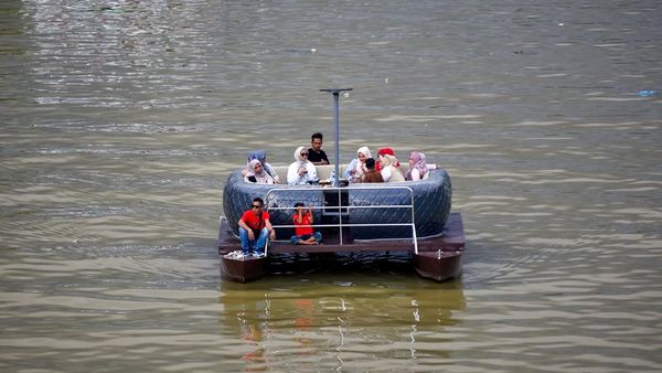 Kafe Perahu Jadi Daya Tarik Baru Muara Padang