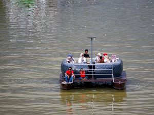 Kafe Perahu Jadi Daya Tarik Baru Muara Padang
