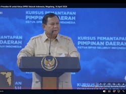 Prabowo Cek Cadangan Beras di Gudang Bulog Magelang