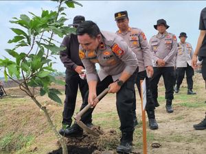 Wakapolda Metro Tebar Benih Ikan dan Bibit Semangka Untuk Bahan Baku SPPG