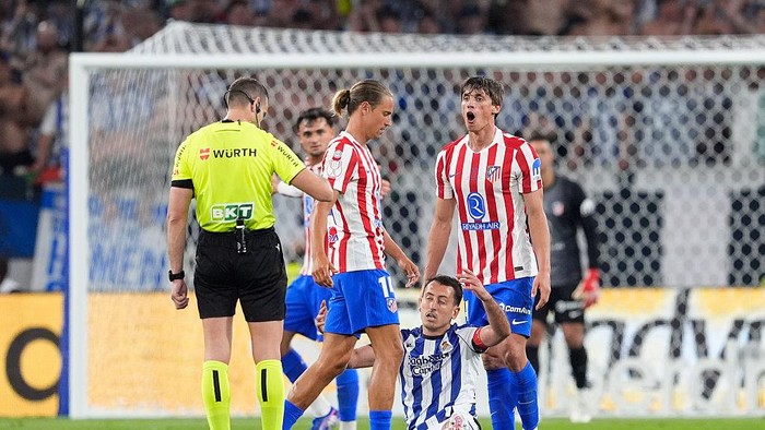 SEVILLA, SPAIN - APRIL 18: Robin Le Normand of Atletico de Madrid protests during the Spanish Cup, Copa del Rey, Final match played between Atletico de Madrid and Real Sociedad at La Cartuja stadium on April 18, 2026 in Sevilla, Spain. (Photo By Joaq