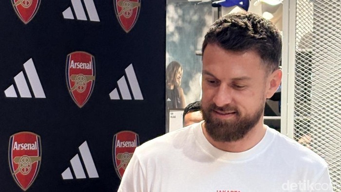 Aaron Ramsey tertarik jadi manajer Arsenal suatu saat nanti.
