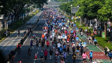 Akhir Pekan Cerah, Warga Ramaikan CFD Jakarta