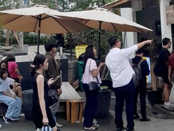 Membeli Waktu yang Terbuang Dengan Joki Antrean