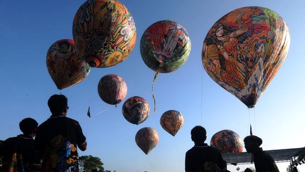 Atraksi Balon Udara Ramaikan Wisata Lereng Merapi