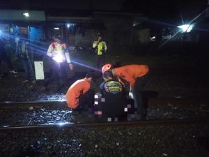 Pejalan Kaki Tewas Tertabrak Kereta Api di Wonokromo