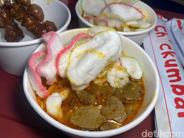 Kenyang! Nasi Gule Rp 20 Ribu Porsi Besar Ada di Taman Bendera Pusaka