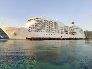 Sandar di Celukan Bawang, Kapal Pesiar Seven Seas Navigator Bawa 437 Turis