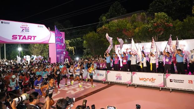 Kapolri Jenderal Pol Listyo Sigit Prabowo berbareng Ketua Umum Bhayangkari Ny Juliati Sigit Prabowo resmi melepas ribuan peserta Kemala Run 2026 di Gianyar, Bali (dok istimewa)