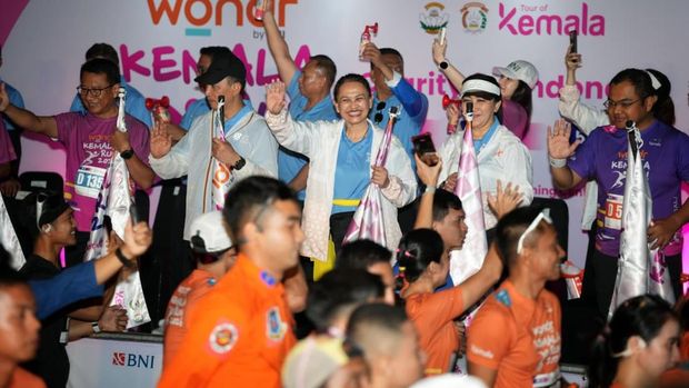 Kapolri Jenderal Pol Listyo Sigit Prabowo berbareng Ketua Umum Bhayangkari Ny Juliati Sigit Prabowo resmi melepas ribuan peserta Kemala Run 2026 di Gianyar, Bali (dok istimewa)