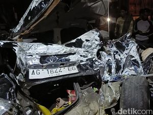 Truk Tabrak 5 Kendaraan di Probolinggo, 4 Orang Sekeluarga Tewas