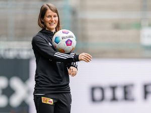 Profil Marie-Louise Eta, Pelatih Perempuan Pertama di Bundesliga