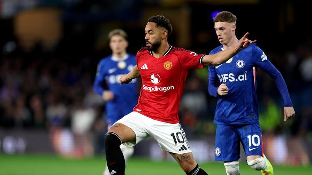 Matheus Cunha LONDON, ENGLAND - APRIL 18: Matheus Cunha of Manchester United is challenged by Cole Palmer of Chelsea during the Premier League match between Chelsea and Manchester United at Stamford Bridge on April 18, 2026 in London, England. (Photo by Justin Setterfield/Getty Images)