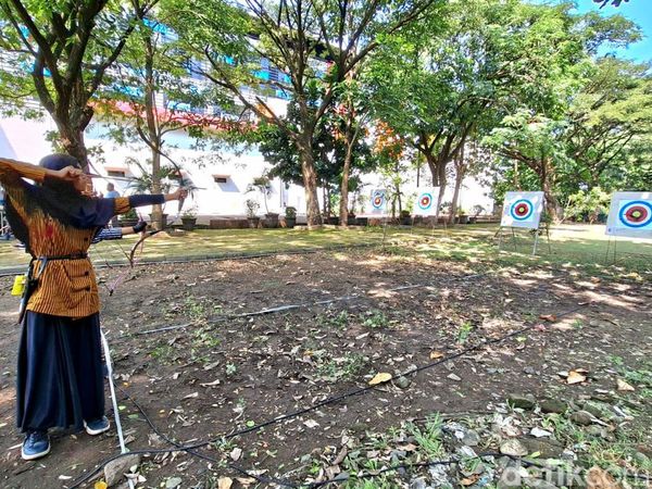 Surjan dan Kebaya di Arena Panah, Gladen Alit Meriahkan Hari Jadi Nganjuk