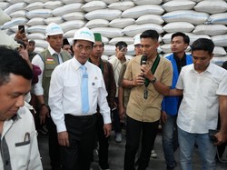 Mentan Kunjungi Gudang di Jatim, Dirut BULOG Pastikan Stok Pangan Aman