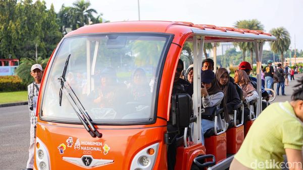 Monas Jadi Oase Warga Jakarta di Penghujung Pekan
