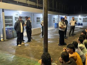 Polisi Merazia Napi di Lapas Pakjo Palembang, Perketat Pengawasan-Sterilisasi