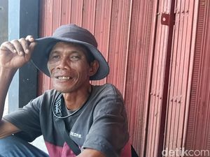 Asa Tolib di Indramayu Menyambung Hidup dengan Berjualan Kerupuk