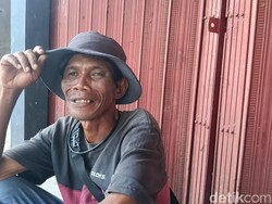 Asa Tolib di Indramayu Menyambung Hidup dengan Berjualan Kerupuk