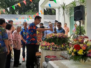 Tradisi Memandikan Patung Buddha Warnai Festival Songkran 2026 di Jakarta