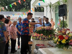 Tradisi Memandikan Patung Buddha Warnai Festival Songkran 2026 di Jakarta