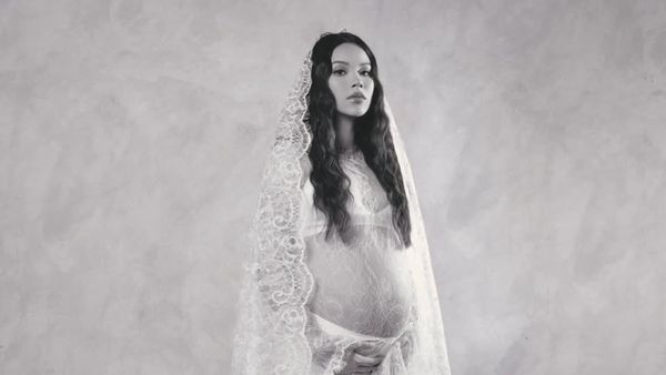 Potret Maternity Alyssa Daguise Berbalut Lace & Nuansa Monokrom yang Classy