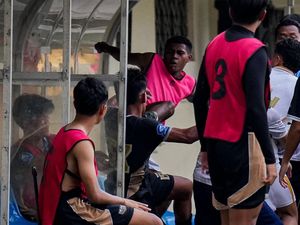 Fadly Alberto: Piala Dunia, Tendangan Kungfu, dan Ancaman Sanksi Berat