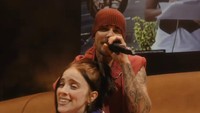 Billie Eilish Jadi 'One Less Lonely Girl', Viral Fotonya Saat Jadi 'Belieber'