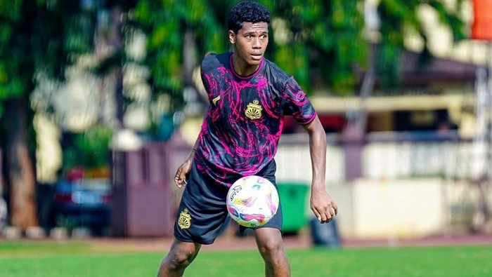 Pemain muda Bhayangkara FC, Fadly Alberto.