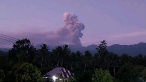 Gunung Dukono di Halmahera Utara Erupsi, Semburkan Abu Vulkanik 1,4 Km