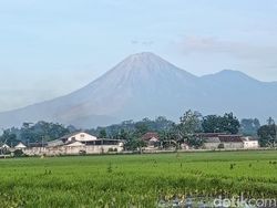 Gunung Semeru Luncurkan 6 Guguran Lava Pijar hingga 2 Km